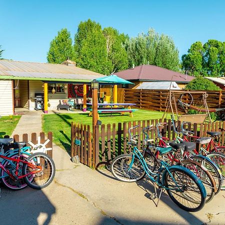 The Wanderlust Hostel Гънисън Екстериор снимка