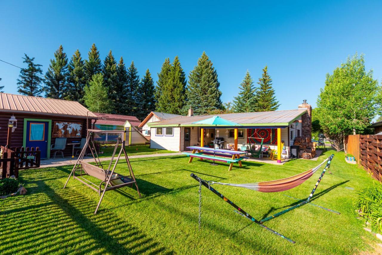 The Wanderlust Hostel Гънисън Екстериор снимка