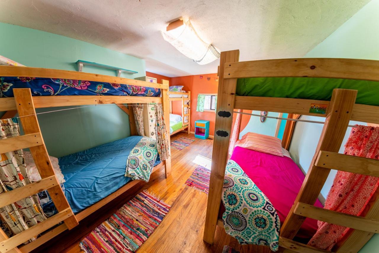 The Wanderlust Hostel Гънисън Екстериор снимка